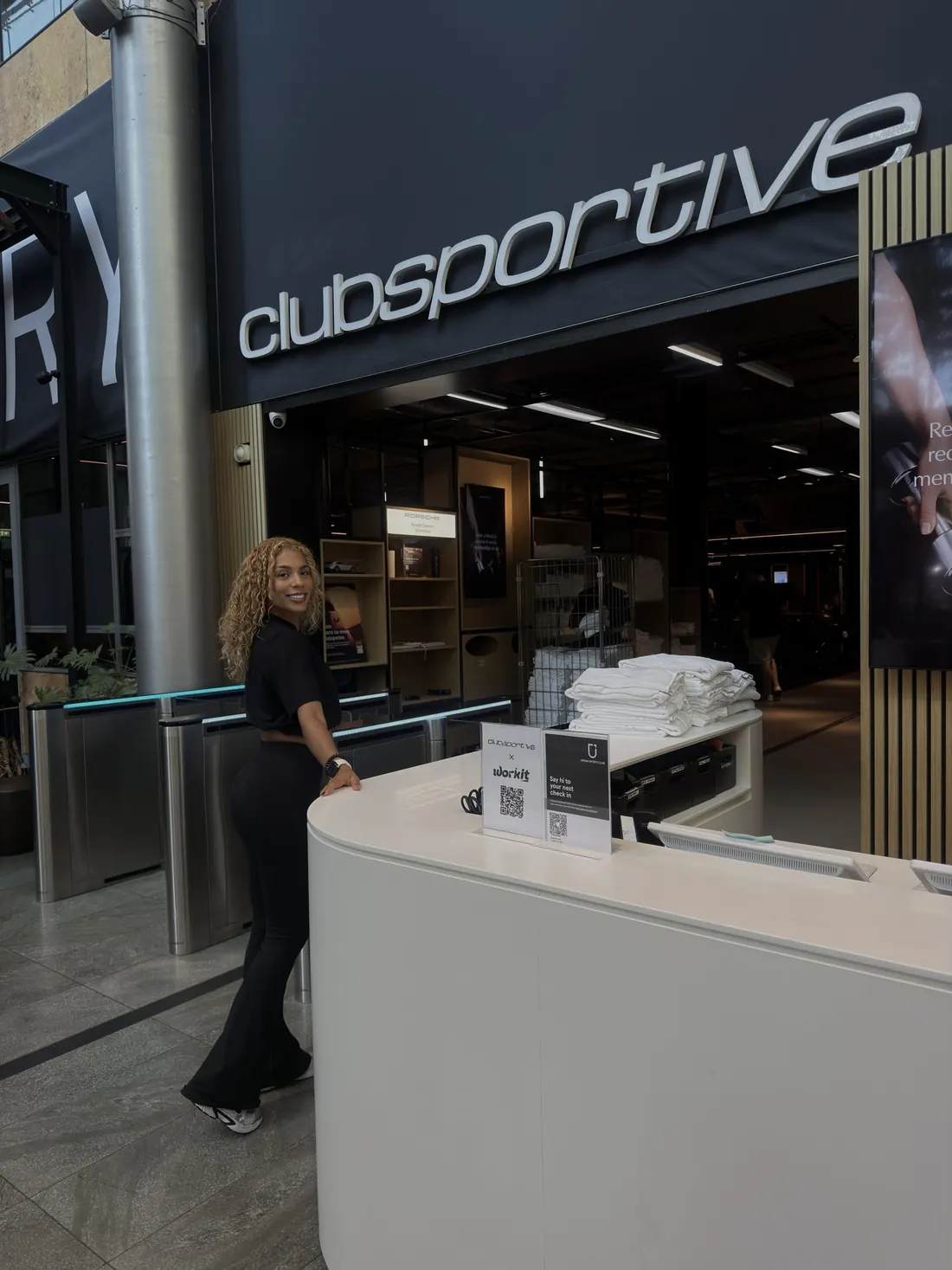 Stephany bij de receptie van Club Sportive